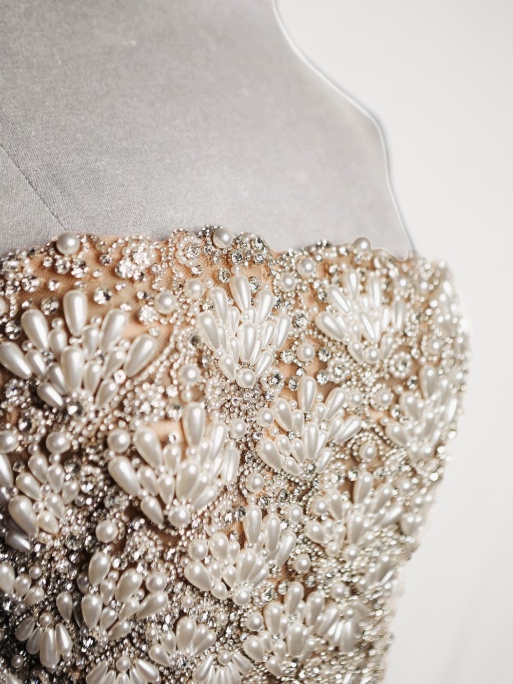 OSCAR DE LA RENTA Pearl Embroidered Scallop Gown XS size 2/4 - Picture 8 of 12